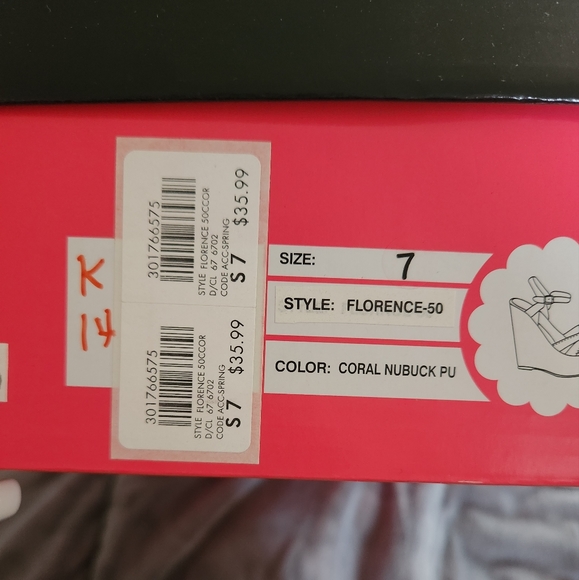 Coral Heels size 7 - Picture 4 of 4